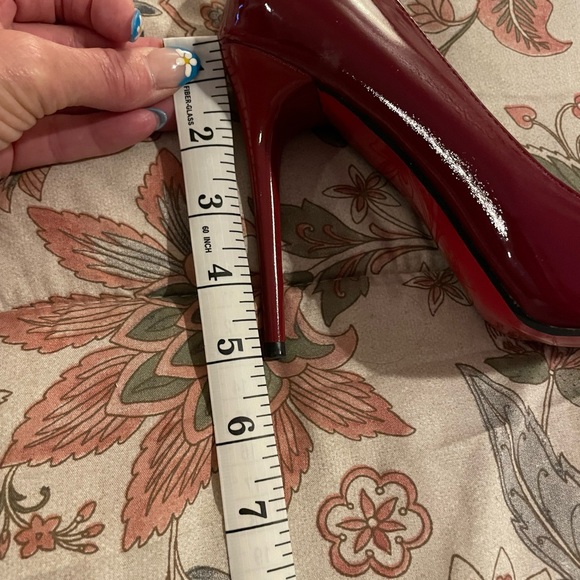Red patent leather heels size 8 - Picture 6 of 6